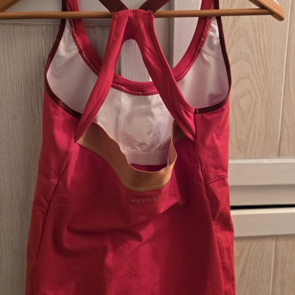Oakley Red Sports Tank Top With Shelf Bra - Picture 2 of 13